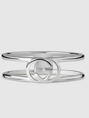 Gucci Interlocking G silver ring featuring a double band design